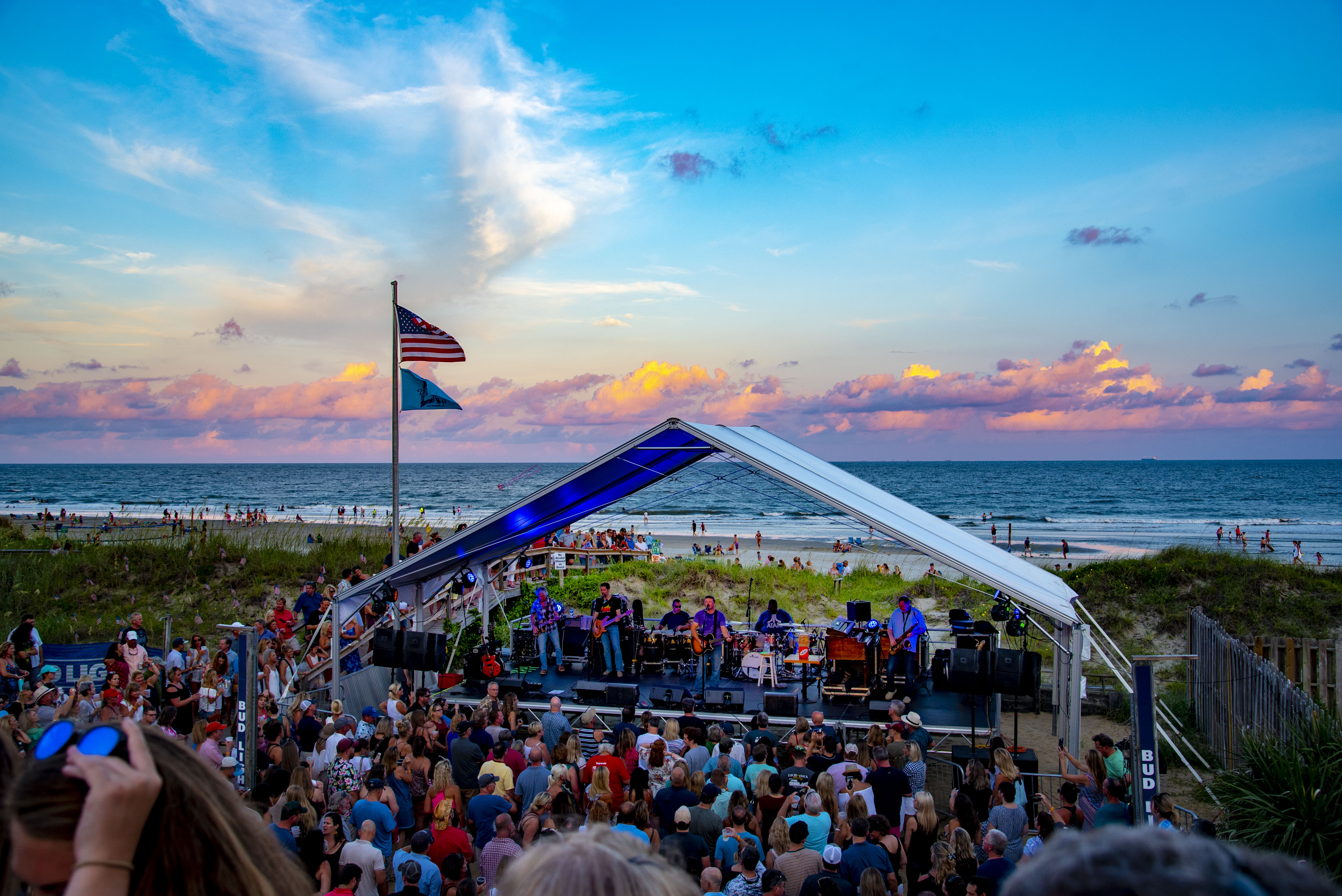 Jerrod Niemann Outdoor Sunset Concert The Windjammer Front Beach